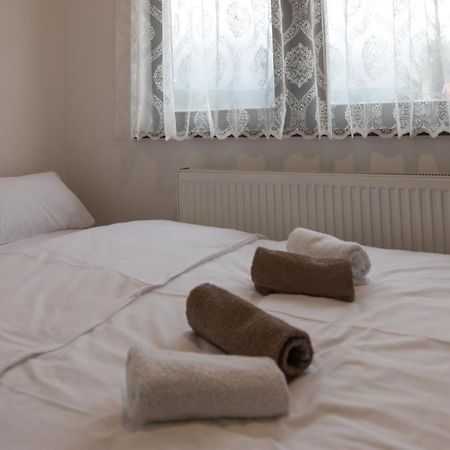 Viktorijini Konaci Aparthotel Kremna Bagian luar foto
