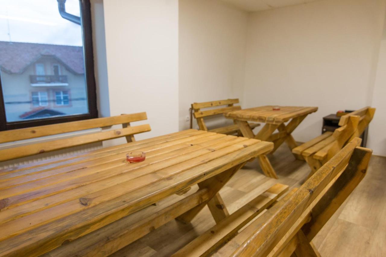 Viktorijini Konaci Aparthotel Kremna Bagian luar foto