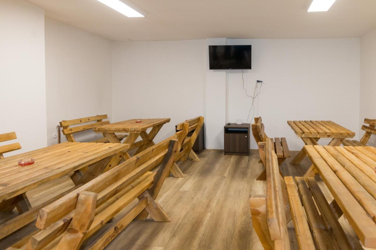 Viktorijini Konaci Aparthotel Kremna Bagian luar foto