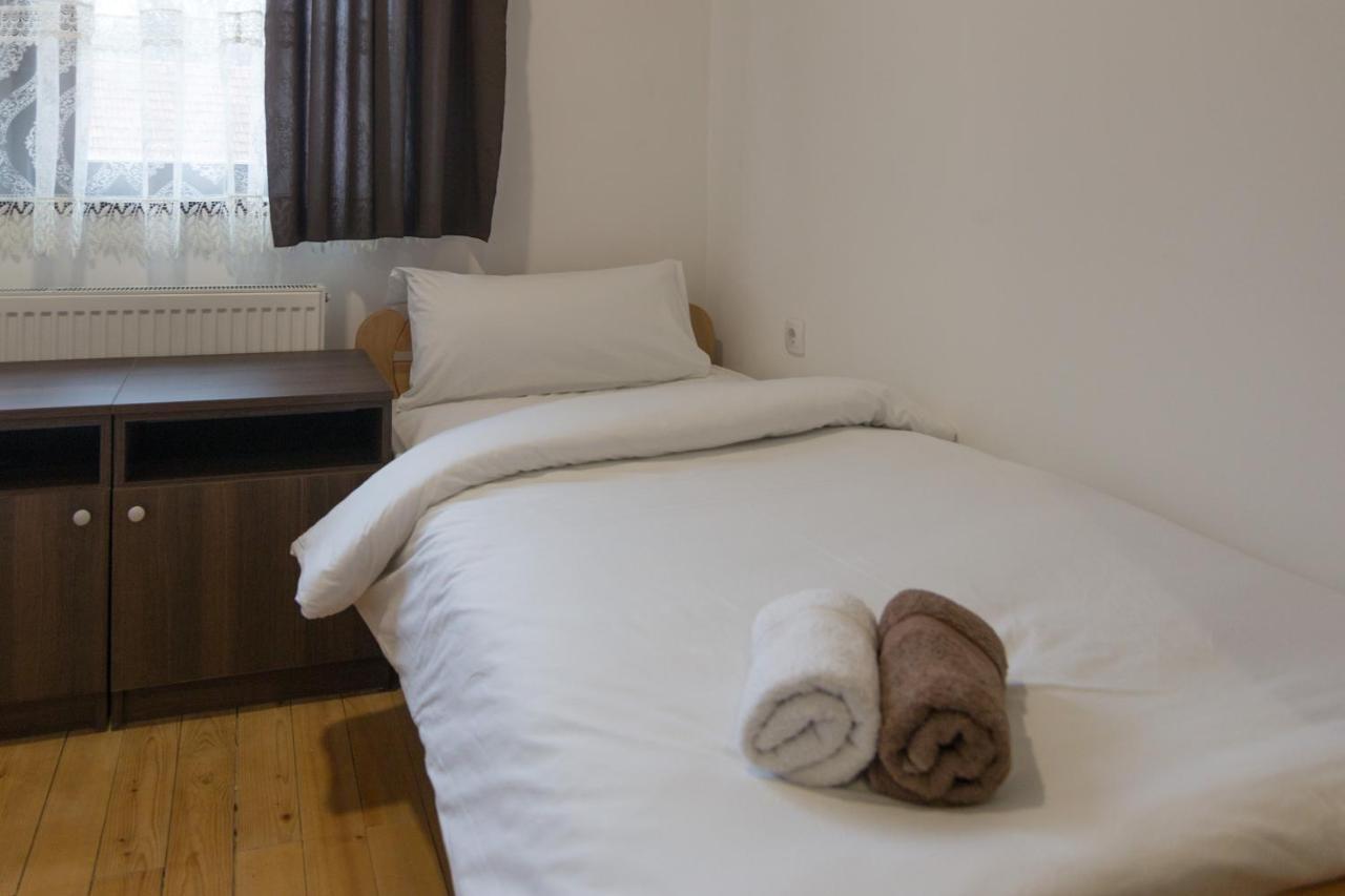Viktorijini Konaci Aparthotel Kremna Bagian luar foto