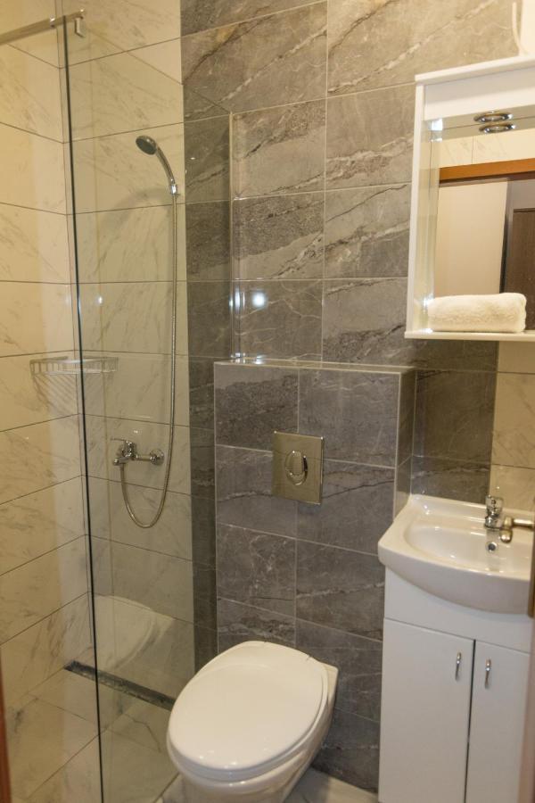 Viktorijini Konaci Aparthotel Kremna Bagian luar foto