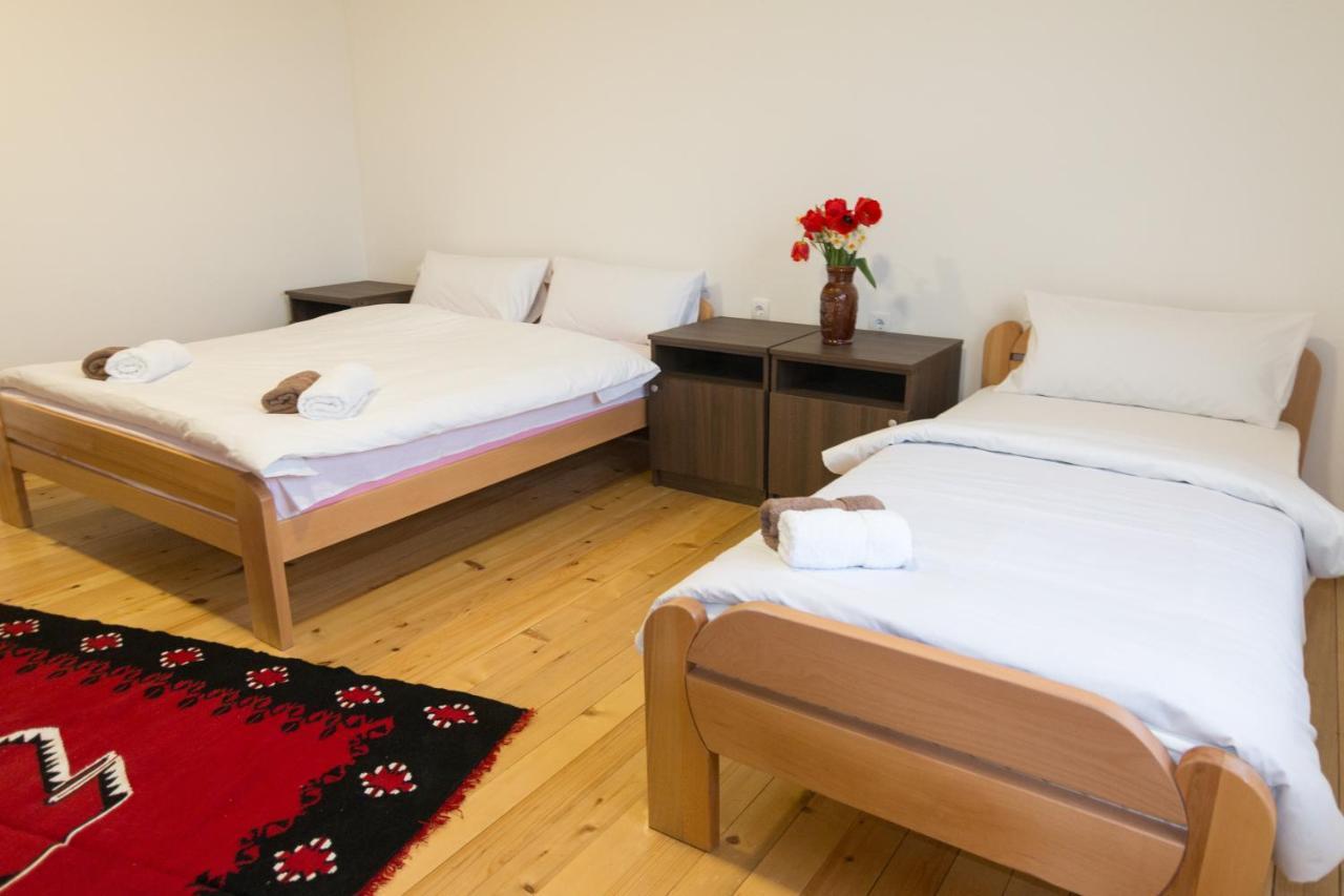 Viktorijini Konaci Aparthotel Kremna Bagian luar foto