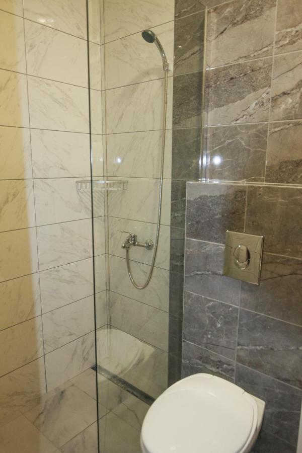 Viktorijini Konaci Aparthotel Kremna Bagian luar foto