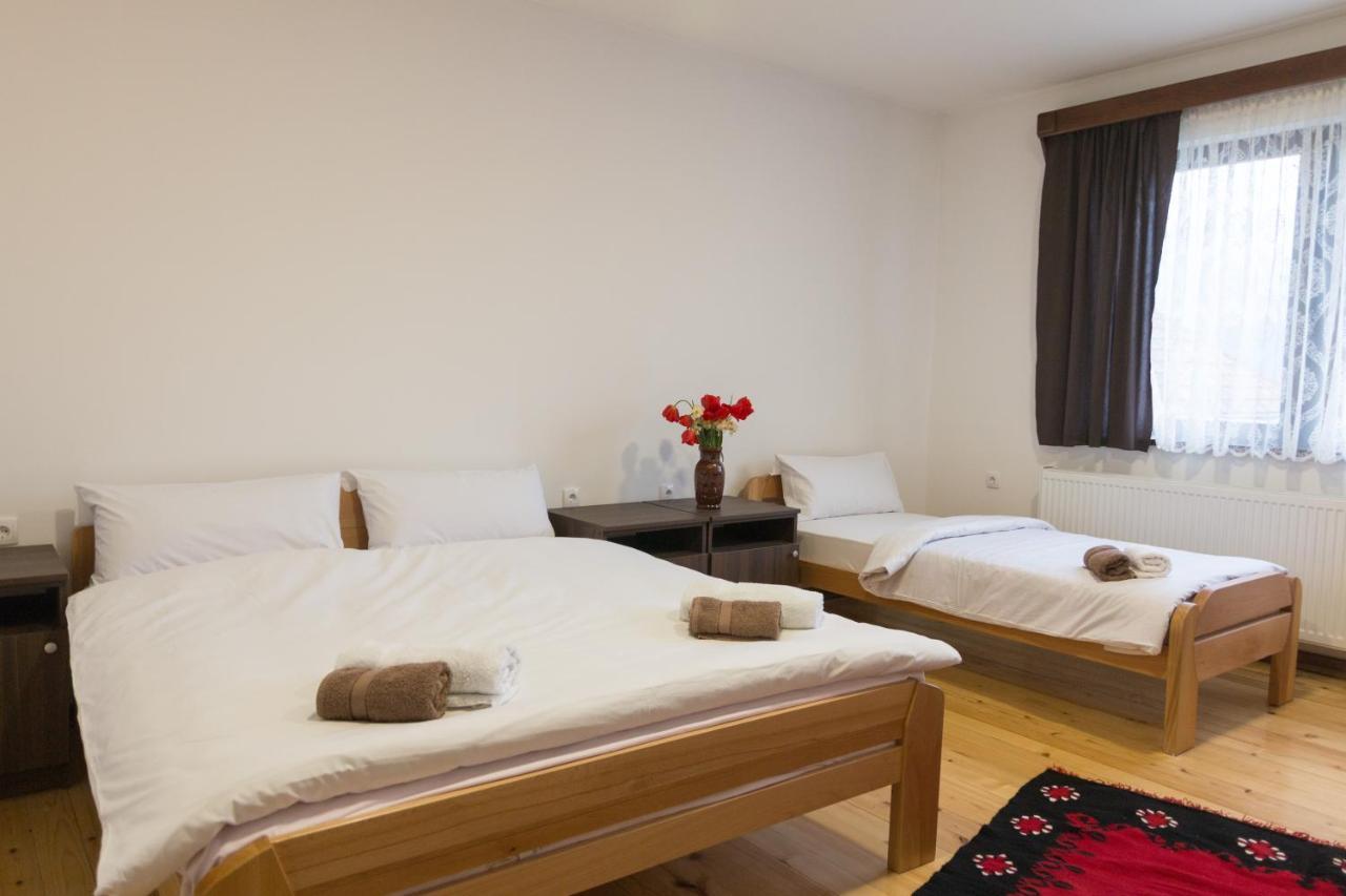Viktorijini Konaci Aparthotel Kremna Bagian luar foto