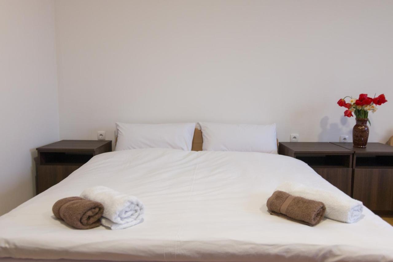 Viktorijini Konaci Aparthotel Kremna Bagian luar foto