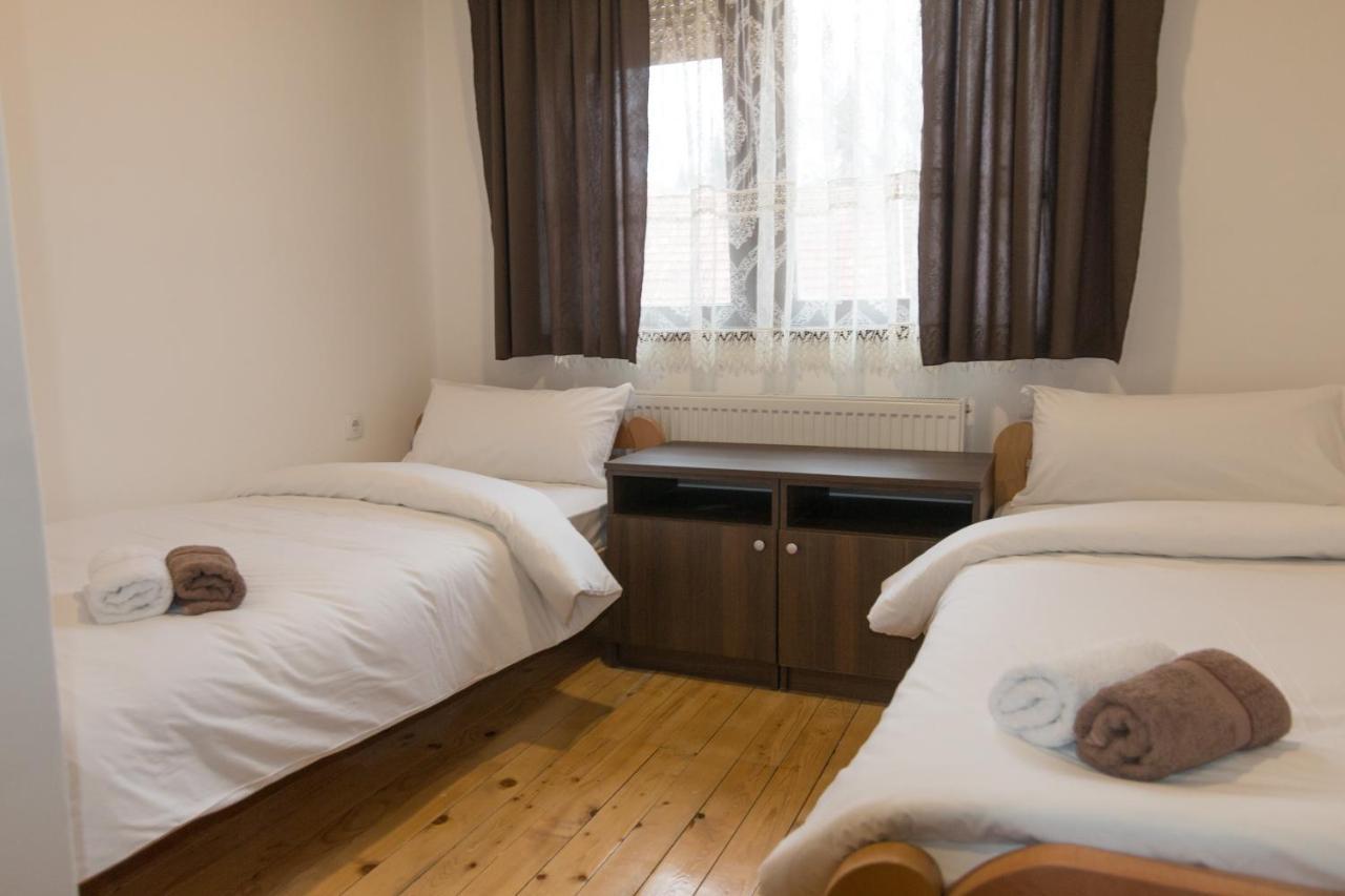 Viktorijini Konaci Aparthotel Kremna Bagian luar foto