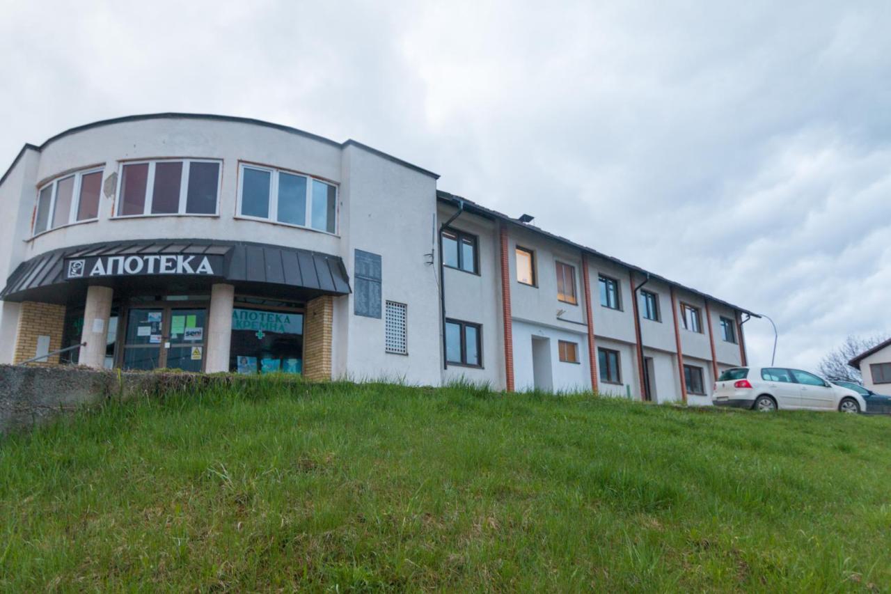 Viktorijini Konaci Aparthotel Kremna Bagian luar foto