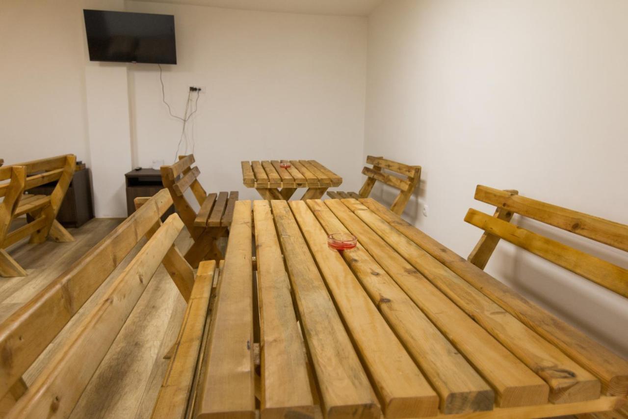 Viktorijini Konaci Aparthotel Kremna Bagian luar foto