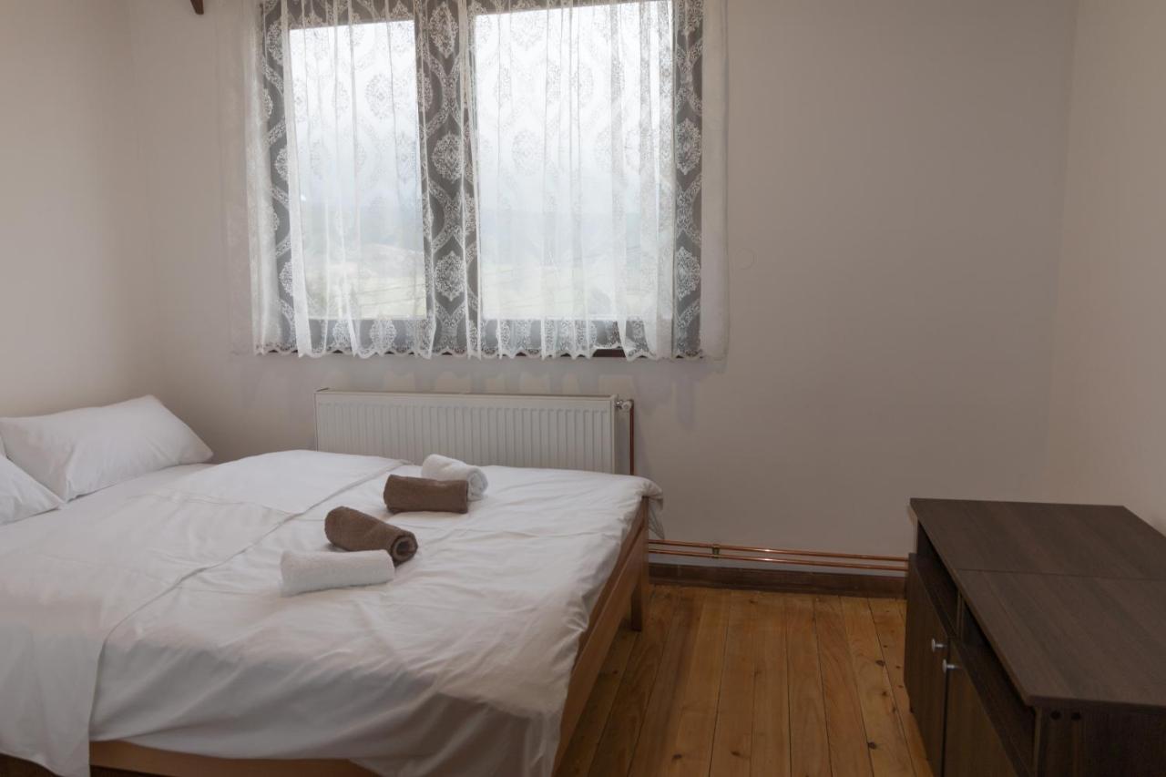 Viktorijini Konaci Aparthotel Kremna Bagian luar foto