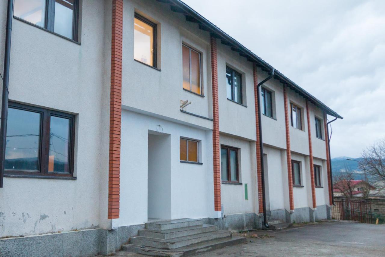 Viktorijini Konaci Aparthotel Kremna Bagian luar foto