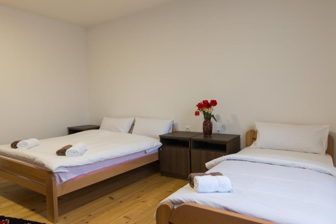 Viktorijini Konaci Aparthotel Kremna Bagian luar foto
